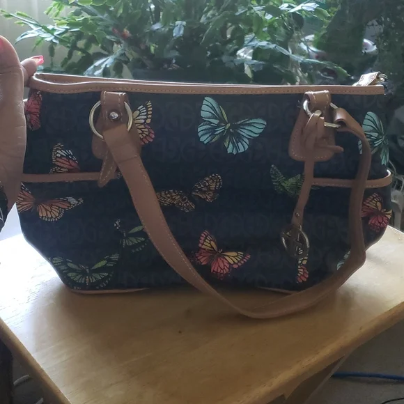 Gianna Butterfly π¦ Purse π - Picture 1 of 17